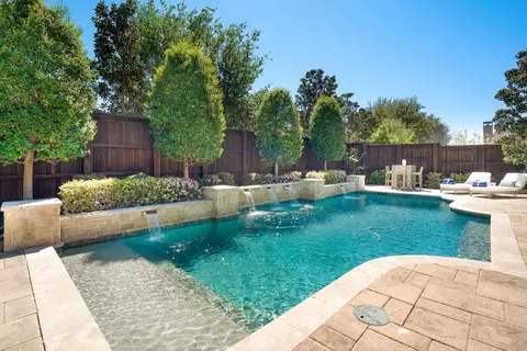 630 Lake Point Dr, Irving, TX 75039