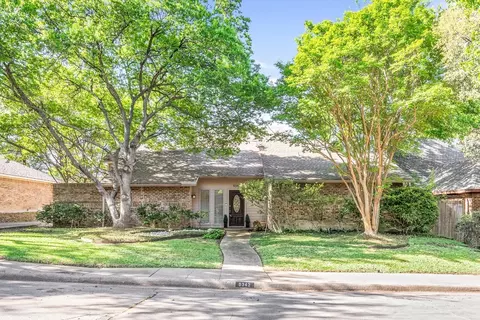 9342 Moss Circle Dr, Dallas, TX 75243