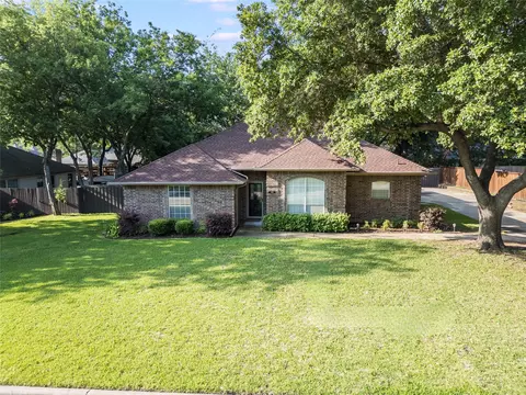 1315 Dahlia Dr, Grand Prairie, TX 75052