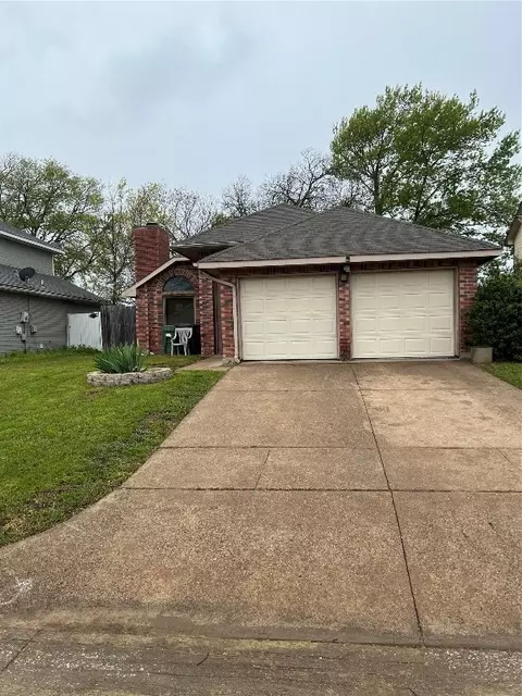 5504 Silver Maple Dr, Arlington, TX 76018