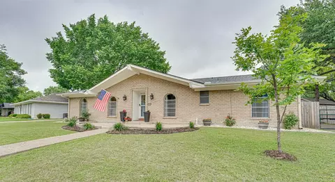 1608 Charlottsville Dr, Ennis, TX 75119