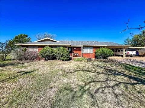 405 S Breustedt St, Weinert, TX 76388