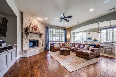 1040 Fannin Dr, Lantana, TX 76226