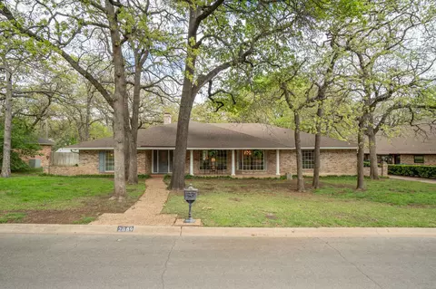 2009 Hollyhill Ln, Denton, TX 76205