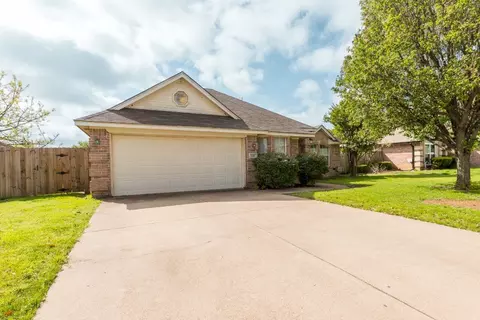 540 Meadowcrest Dr, Burleson, TX 76028