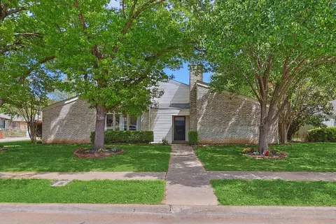 700 Irongate Cir, Irving, TX 75060