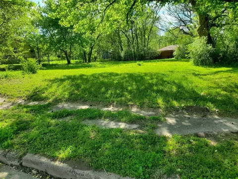 313 S Main, Bonham, TX 75418