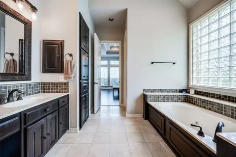 Kitchen - 145 Eagles Nest Cir, Argyle, TX 76226 photo 3 of 4