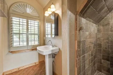 Bath - 145 Eagles Nest Cir, Argyle, TX 76226 photo 2 of 2