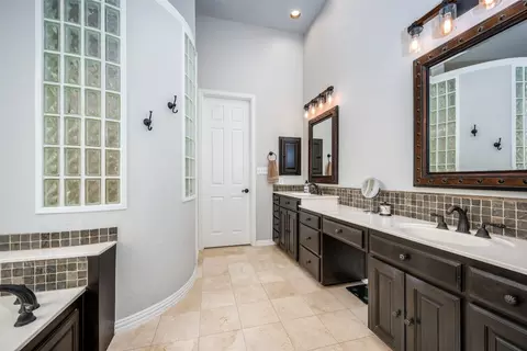 Bath - 145 Eagles Nest Cir, Argyle, TX 76226 photo 1 of 2