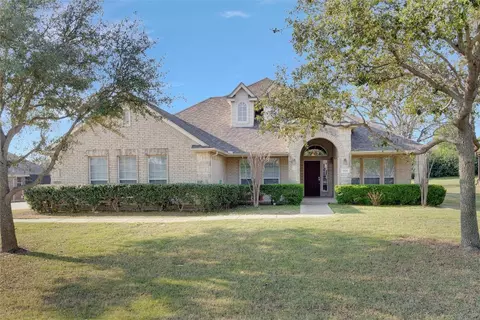 105 Moonlit Path Dr, Shady Shores, TX 76208