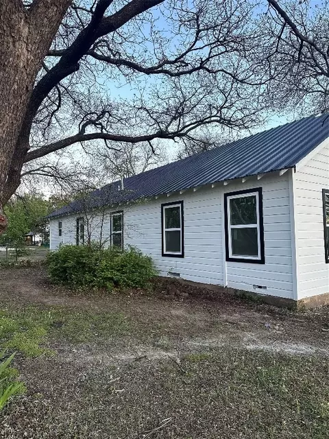 121 Pine St, Clyde, TX 79510 photo 2