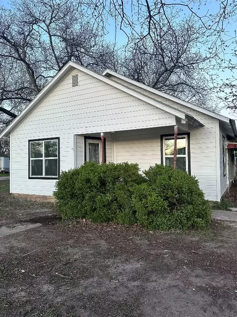 121 Pine St, Clyde, TX 79510 photo 3