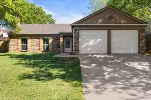 Exterior - 511 Harrington Ln, Euless, TX 76039 photo 3 of 7