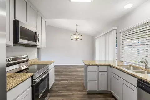 Kitchen - 511 Harrington Ln, Euless, TX 76039 photo 4 of 4