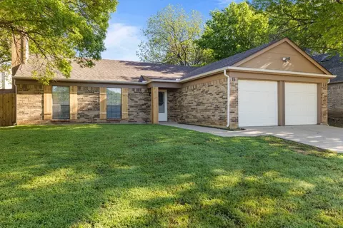 Exterior - 511 Harrington Ln, Euless, TX 76039 photo 2 of 7