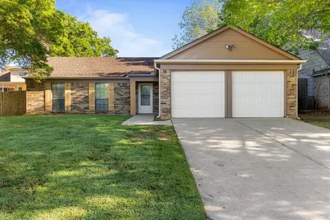 511 Harrington Ln, Euless, TX 76039
