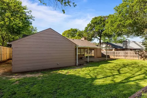 Exterior - 511 Harrington Ln, Euless, TX 76039 photo 7 of 7