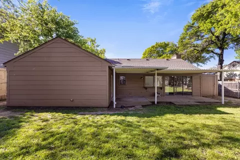Exterior - 511 Harrington Ln, Euless, TX 76039 photo 5 of 7