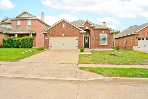 2325 Clairborne Dr, Fort Worth, TX 76177