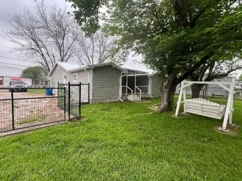 804 E Jefferson Ave, Whitney, TX 76692