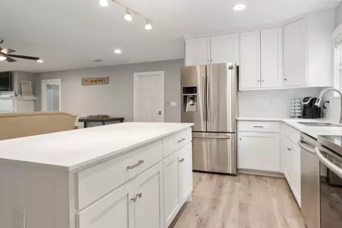 Kitchen - 111 Carson Rd, Mabank, TX 75156 photo 4 of 4