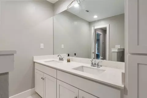Bath - 111 Carson Rd, Mabank, TX 75156 photo 2 of 4