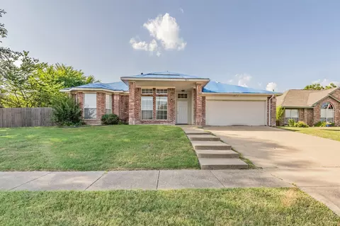 902 Switzer Ct, Cedar Hill, TX 75104