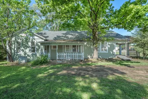708 E Pine St, Edgewood, TX 75117