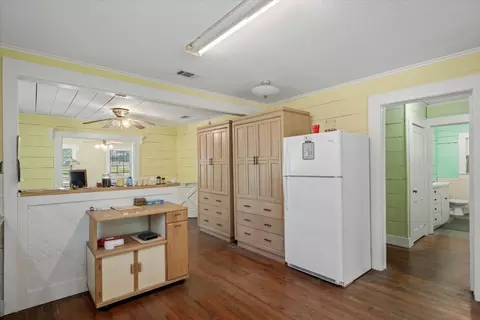 Kitchen - 708 E Pine St, Edgewood, TX 75117 photo 3 of 3