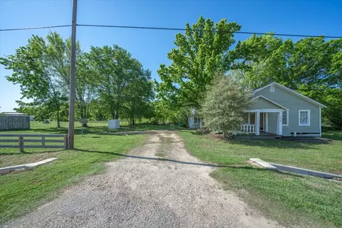Exterior - 708 E Pine St, Edgewood, TX 75117 photo 2 of 15
