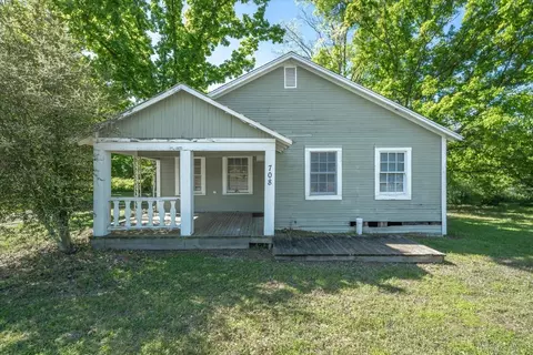 Exterior - 708 E Pine St, Edgewood, TX 75117 photo 3 of 15