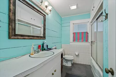 Bath - 708 E Pine St, Edgewood, TX 75117 photo 2 of 2