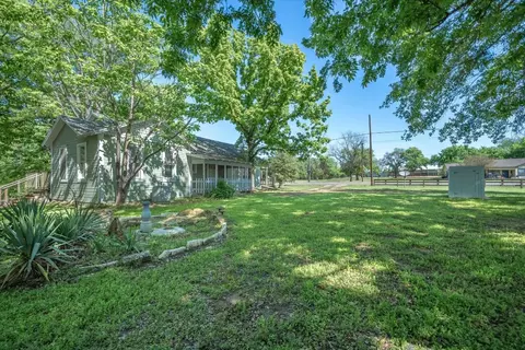 Exterior - 708 E Pine St, Edgewood, TX 75117 photo 8 of 15
