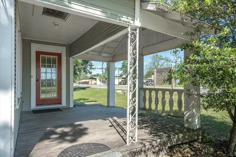 Exterior - 708 E Pine St, Edgewood, TX 75117 photo 9 of 15