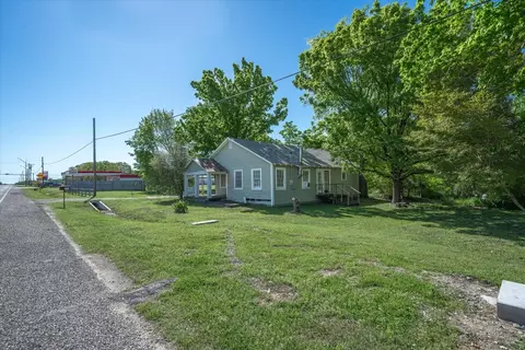 Exterior - 708 E Pine St, Edgewood, TX 75117 photo 12 of 15