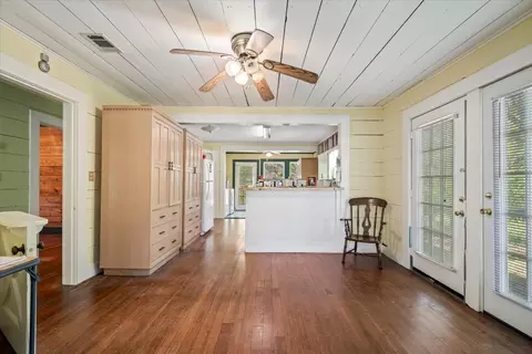 Entry Way - 708 E Pine St, Edgewood, TX 75117 photo 1 of 2