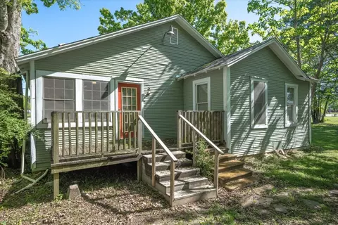 Exterior - 708 E Pine St, Edgewood, TX 75117 photo 5 of 15