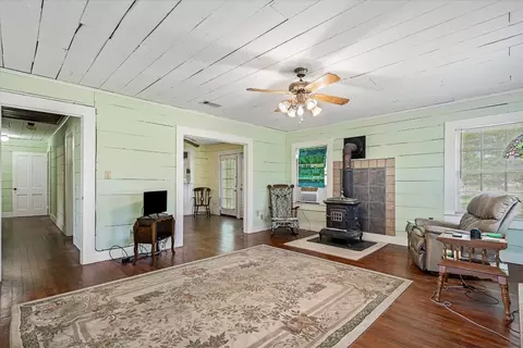 Living - 708 E Pine St, Edgewood, TX 75117 photo 1 of 2