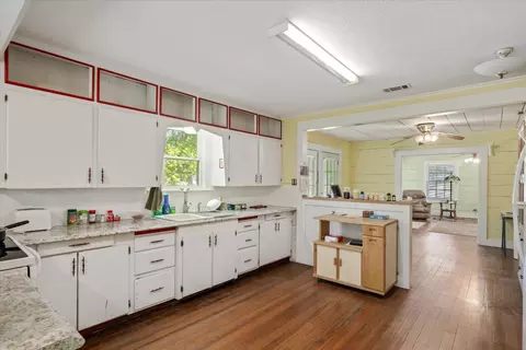 Kitchen - 708 E Pine St, Edgewood, TX 75117 photo 2 of 3