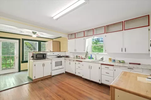 Kitchen - 708 E Pine St, Edgewood, TX 75117 photo 1 of 3