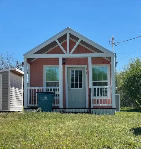 507 Ussery St, Bowie, TX 76230
