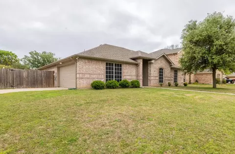 1005 Blue Gill Ln, Crowley, TX 76036