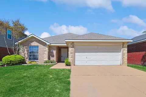 9021 Rushing River Dr, Fort Worth, TX 76118