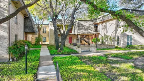 4320 Bellaire Dr S #136W, Fort Worth, TX 76109
