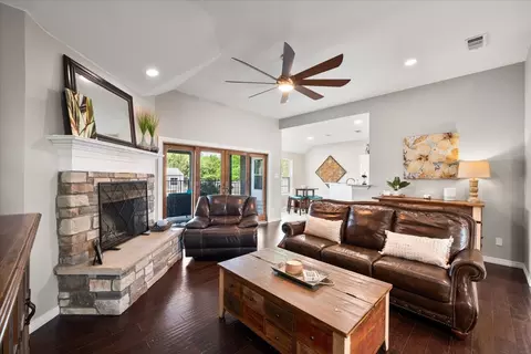 213 Bent Creek Dr, Waxahachie, TX 75165