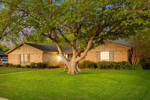 915 Stonelake Dr, Cleburne, TX 76033