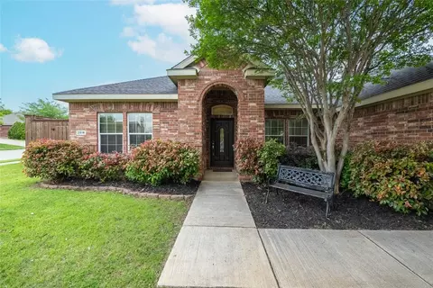 2816 Clubhouse Dr, Denton, TX 76210