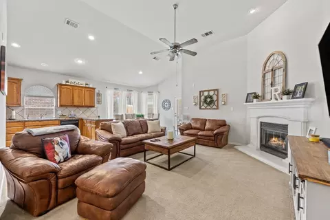 10004 Tulare Ln, Fort Worth, TX 76177