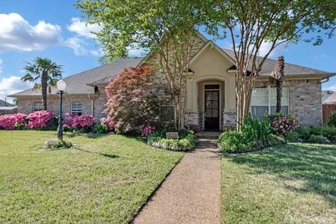 5072 Longstreet Pl, Bossier City, LA 71112